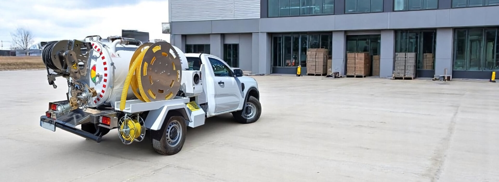 Hochdruckspül- und Saugfahrzeug FORD RANGER XL 4X4 - Fahrzeug für die industrielle Rohrreinigung