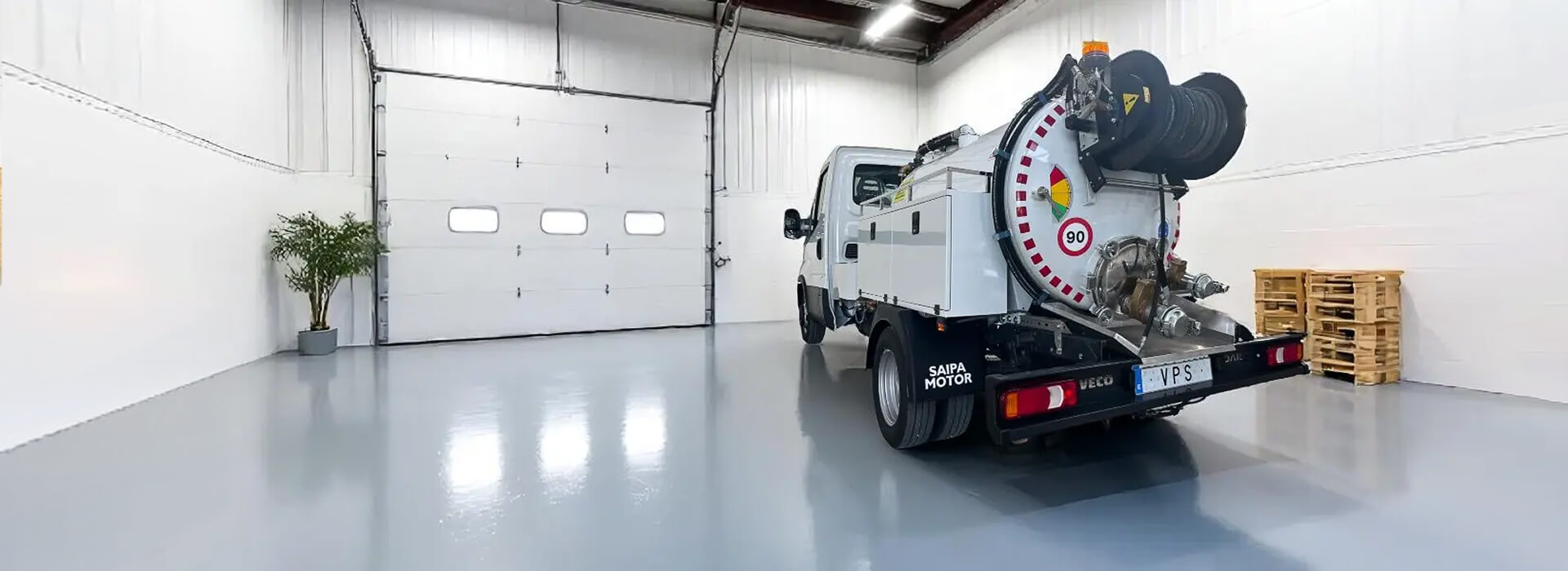 Hochdruckspül- und Saugfahrzeug IVECO DAILY 35C16 - Fahrzeug für die industrielle Rohrreinigung