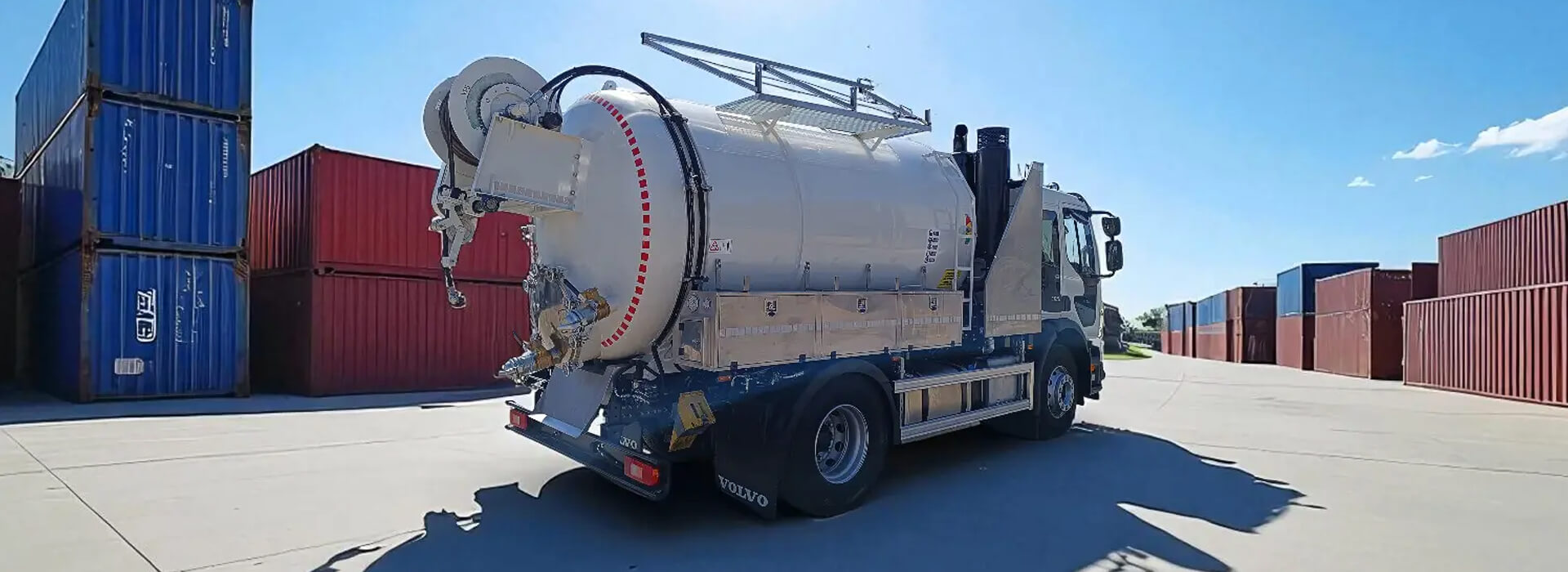 Hochdruckspül- und Saugfahrzeug IVECO T-WAY 4X4 - Fahrzeug für die industrielle Rohrreinigung